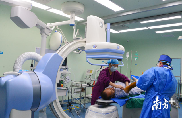 連州形成“基層檢查、基層收費、上級診斷”就醫(yī)新格局，有效解決群眾“看病難、看病貴、看病遠”難題。黃津 攝