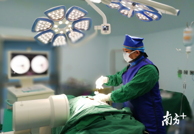 建立起了縣鎮(zhèn)村“一網(wǎng)化”區(qū)域分級診療平臺，切實解決群眾“看病難”。