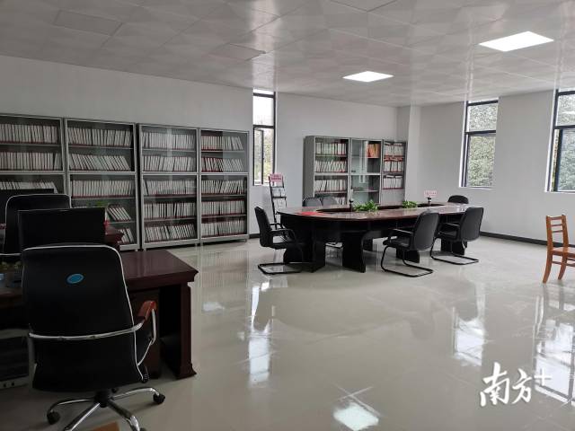 目前，連州市檔案館新館已建成使用，并已對外開放社會查閱服務(wù)。