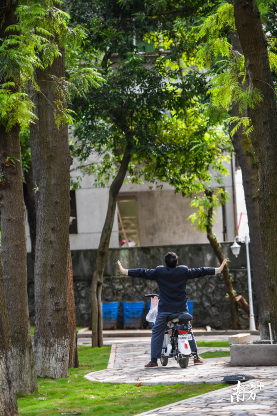 晨練的市民。曾亮超 攝