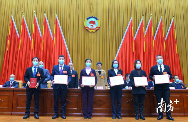 表彰承辦提案先進(jìn)單位。張曉欣 攝