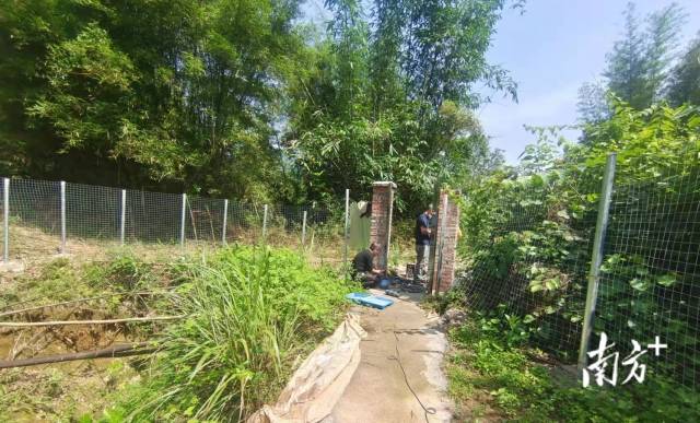 修建隔離防護(hù)設(shè)施。