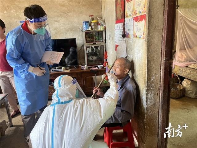 組織力量入戶檢測，全力推進“應檢盡檢”。