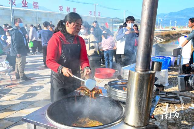 炒蝦。張曉欣 攝