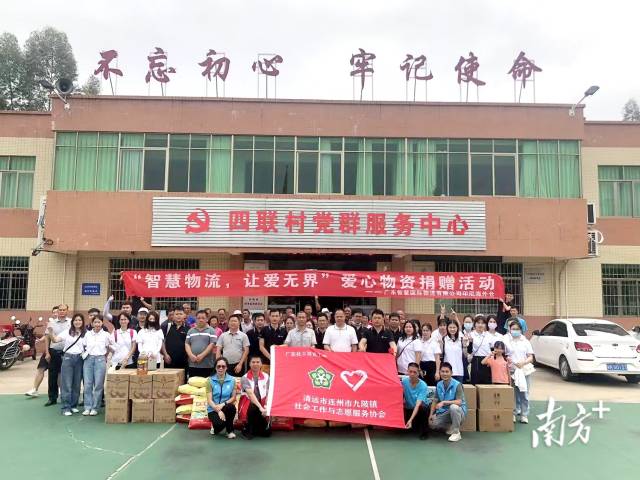 慰問活動現(xiàn)場。