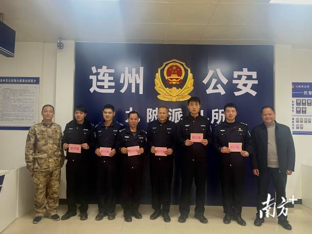 在九陂派出所慰問退役軍人。