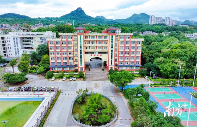 2025年，連州高考600分以上考生同比增長180%，中考總平均分連續(xù)兩年穩(wěn)居清遠(yuǎn)市前列。圖為連州中學(xué)。曾亮超 攝