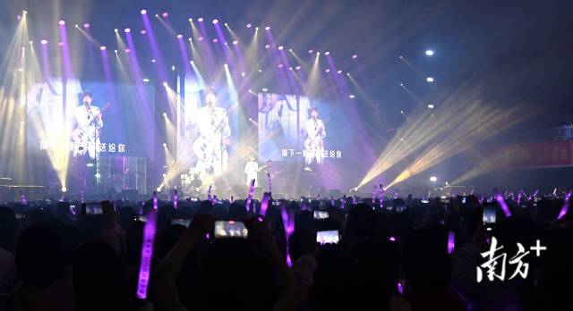 黃品源巡回音樂會吸引萬千歌迷奔赴。黃瀅 攝